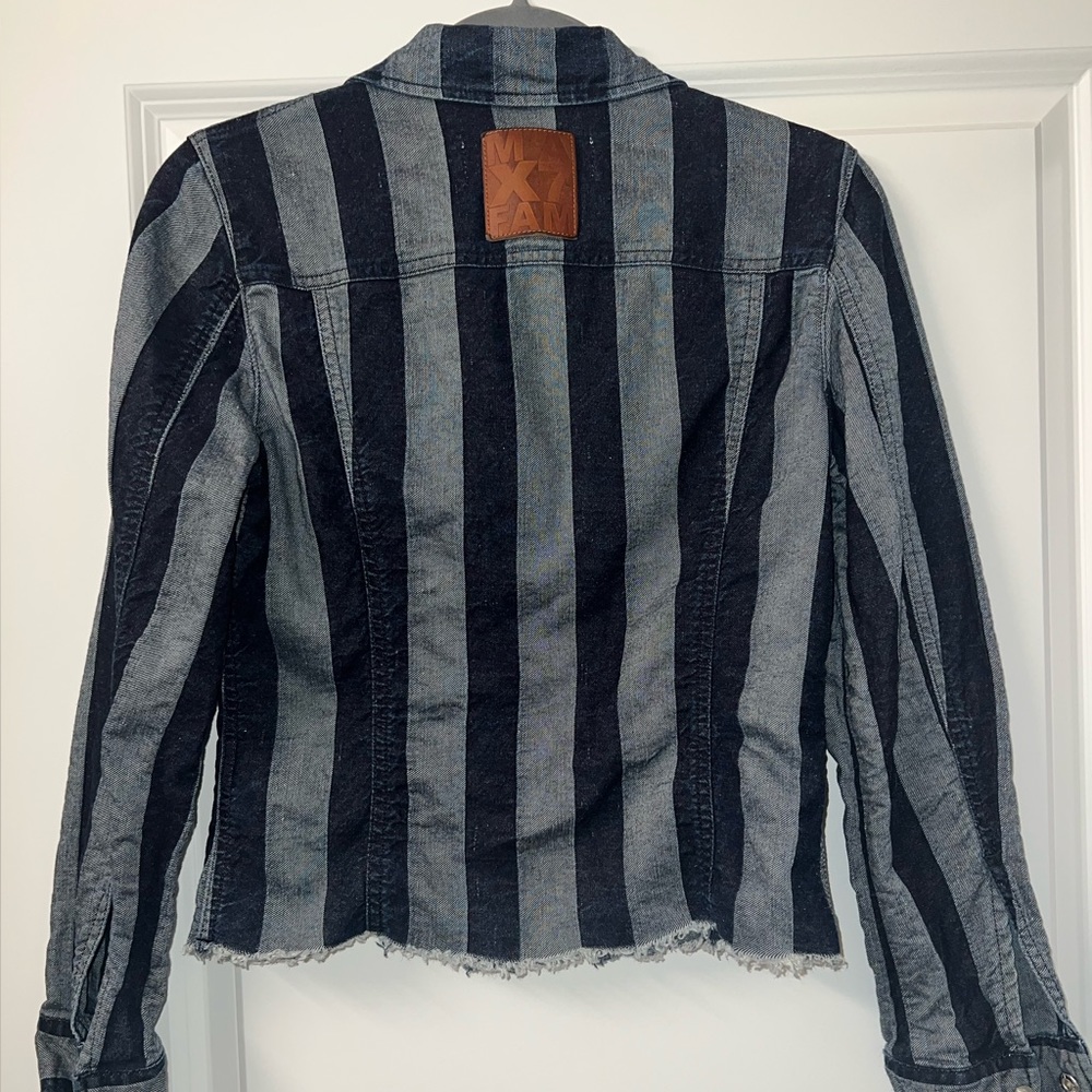 Soft Jean/ Linen Material Button Up Shirt. 4 all mankind